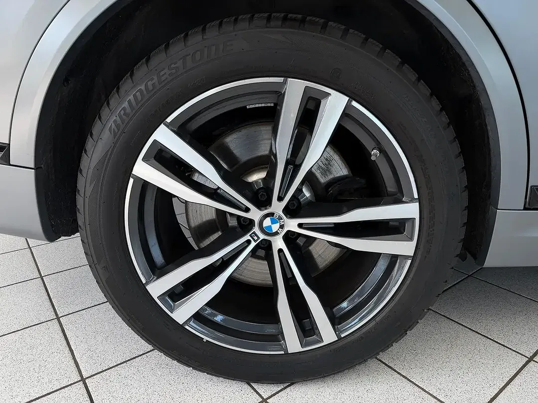 BMW X7 M - Thumbnail 4