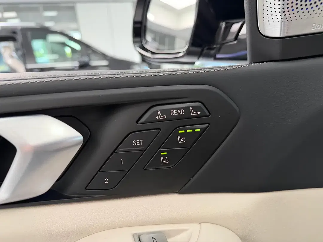 BMW X7 M - Thumbnail 5