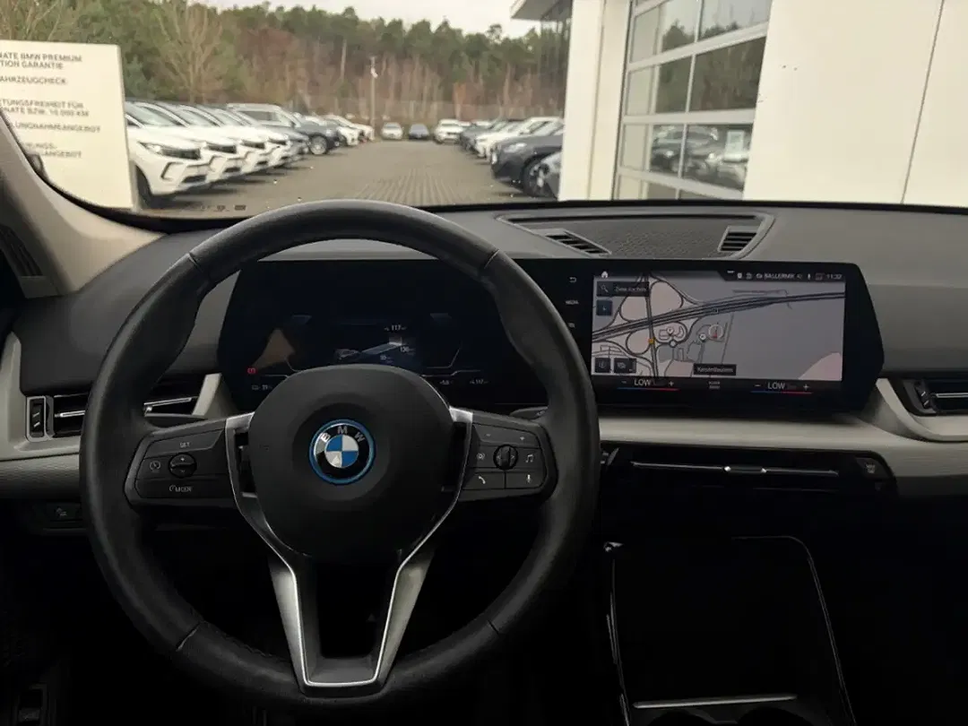 BMW iX1 xDrive - Thumbnail 6