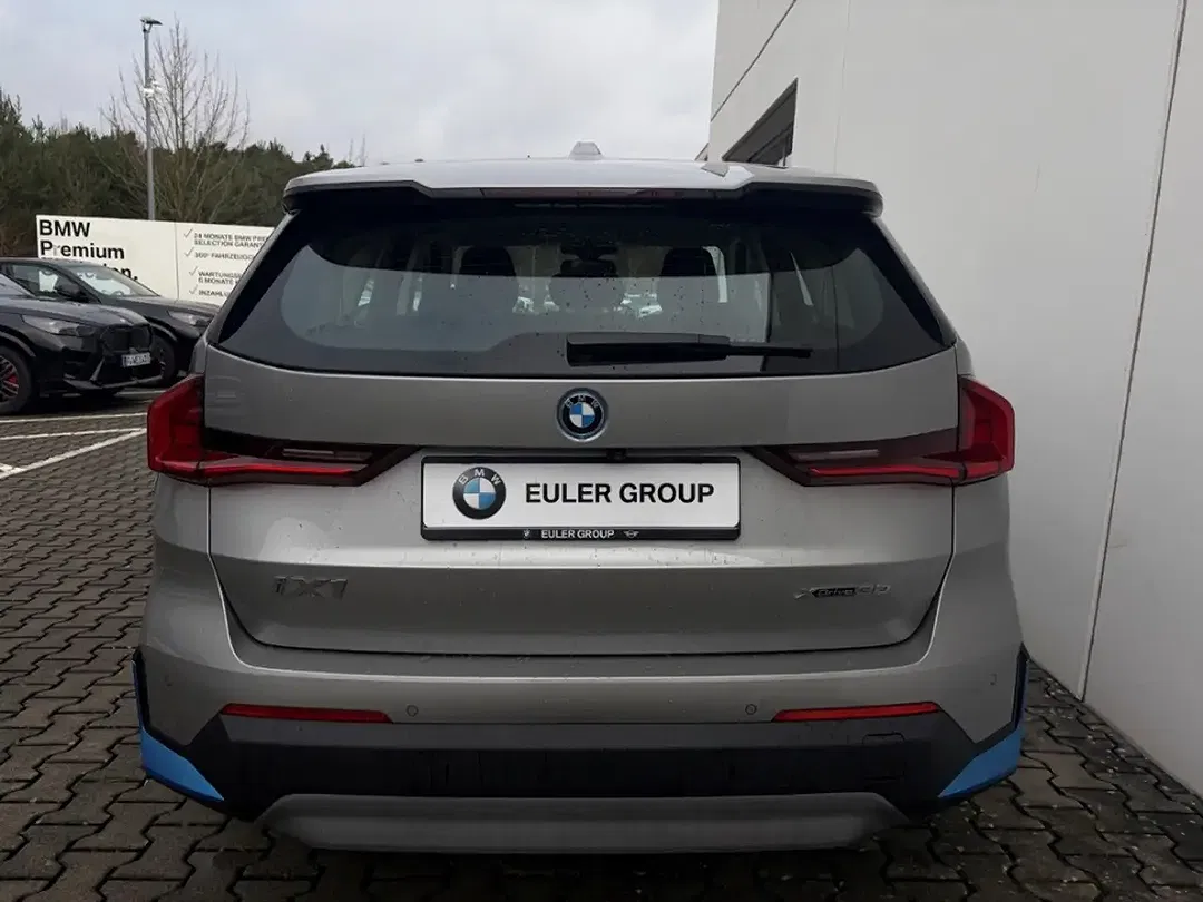 BMW iX1 xDrive - Thumbnail 4