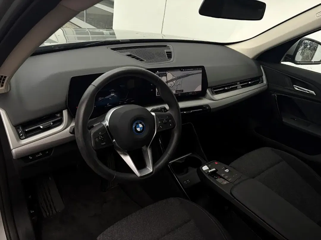 BMW iX1 xDrive - Thumbnail 5