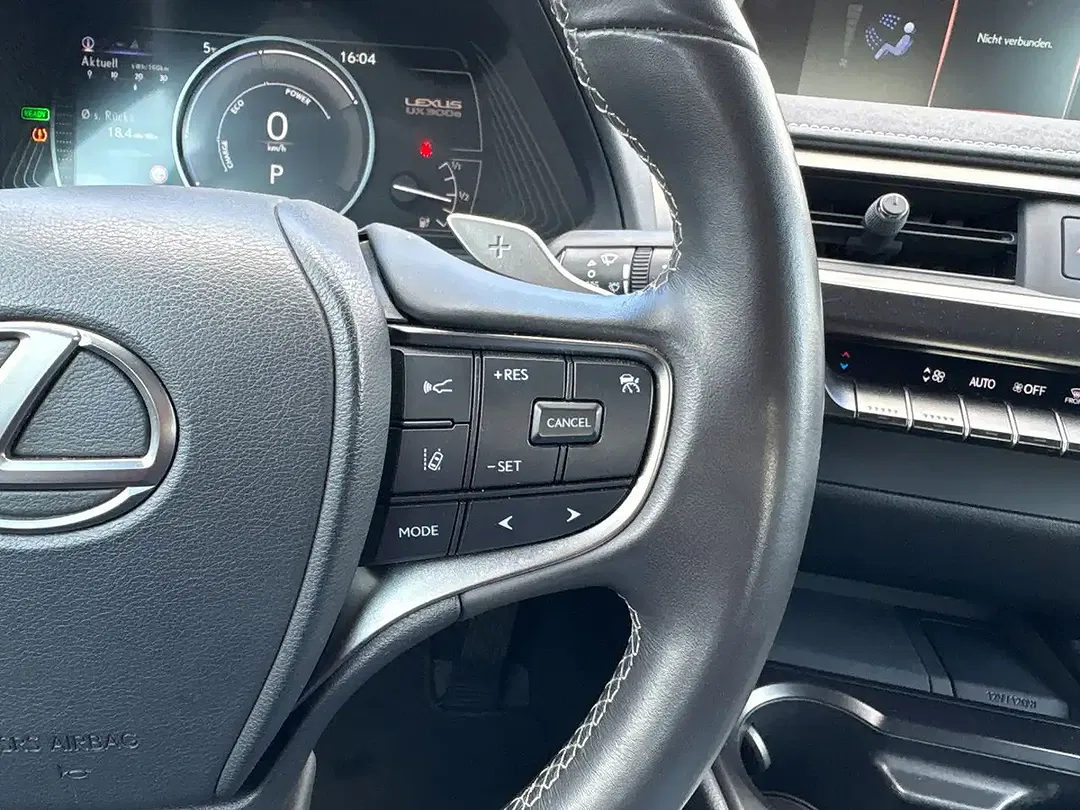 Lexus UX 300e - Thumbnail 11