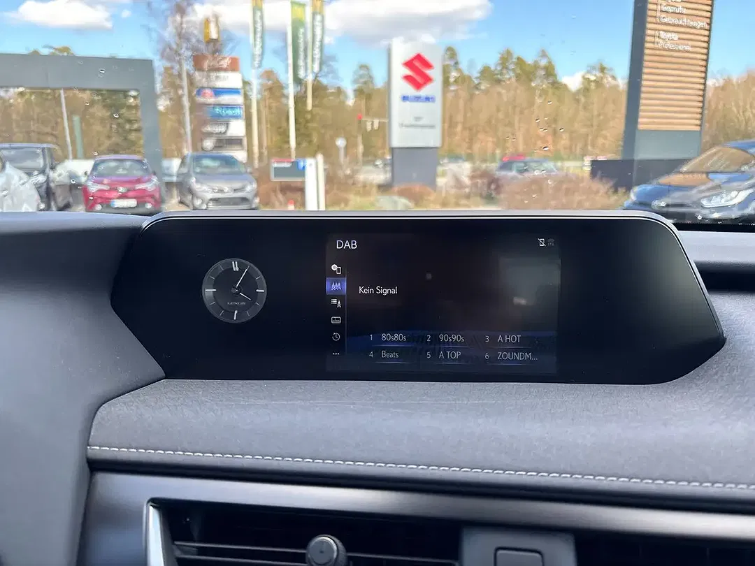 Lexus UX 300e - Thumbnail 13