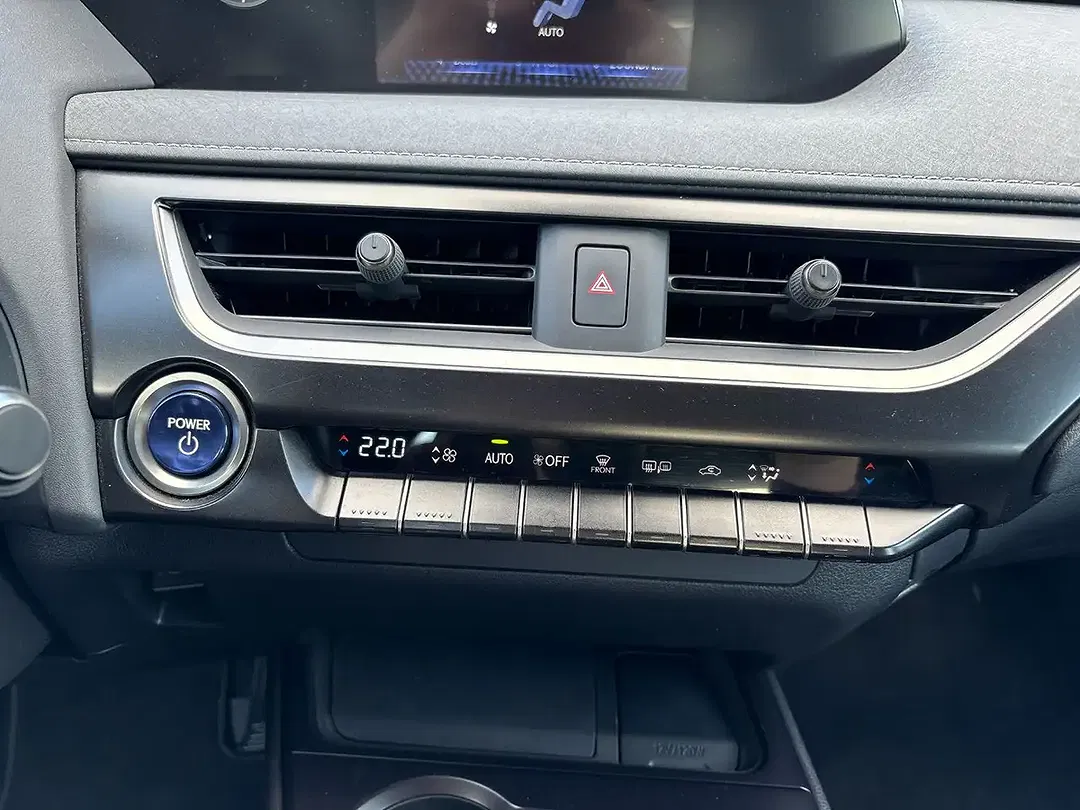 Lexus UX 300e - Thumbnail 14