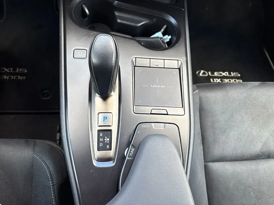 Lexus UX 300e - foto 15