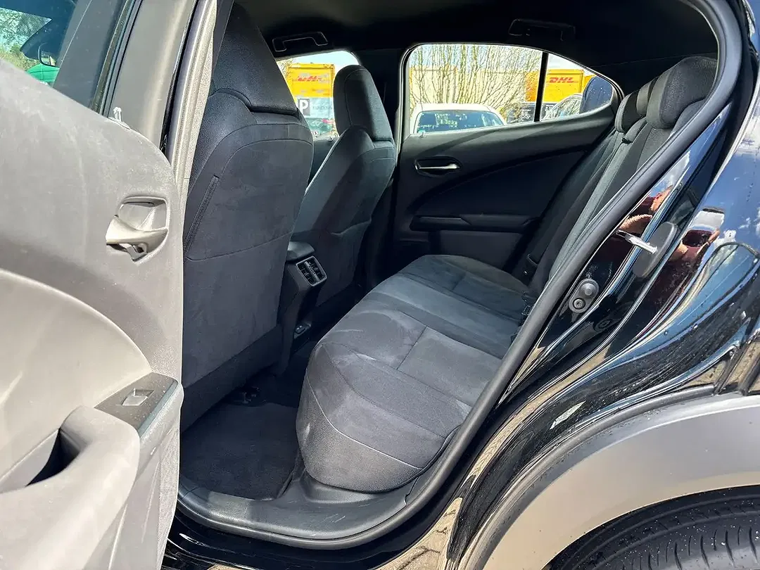 Lexus UX 300e - Thumbnail 7