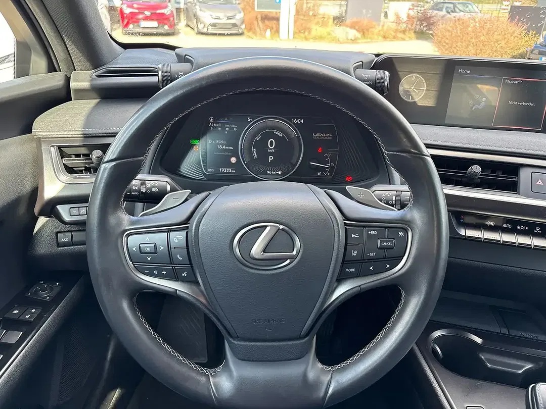 Lexus UX 300e - Thumbnail 9