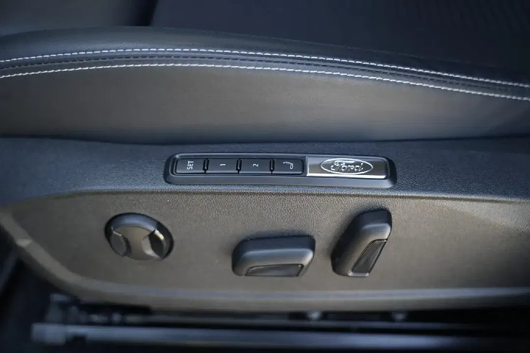 Ford Explorer Extended Range Select - Thumbnail 11