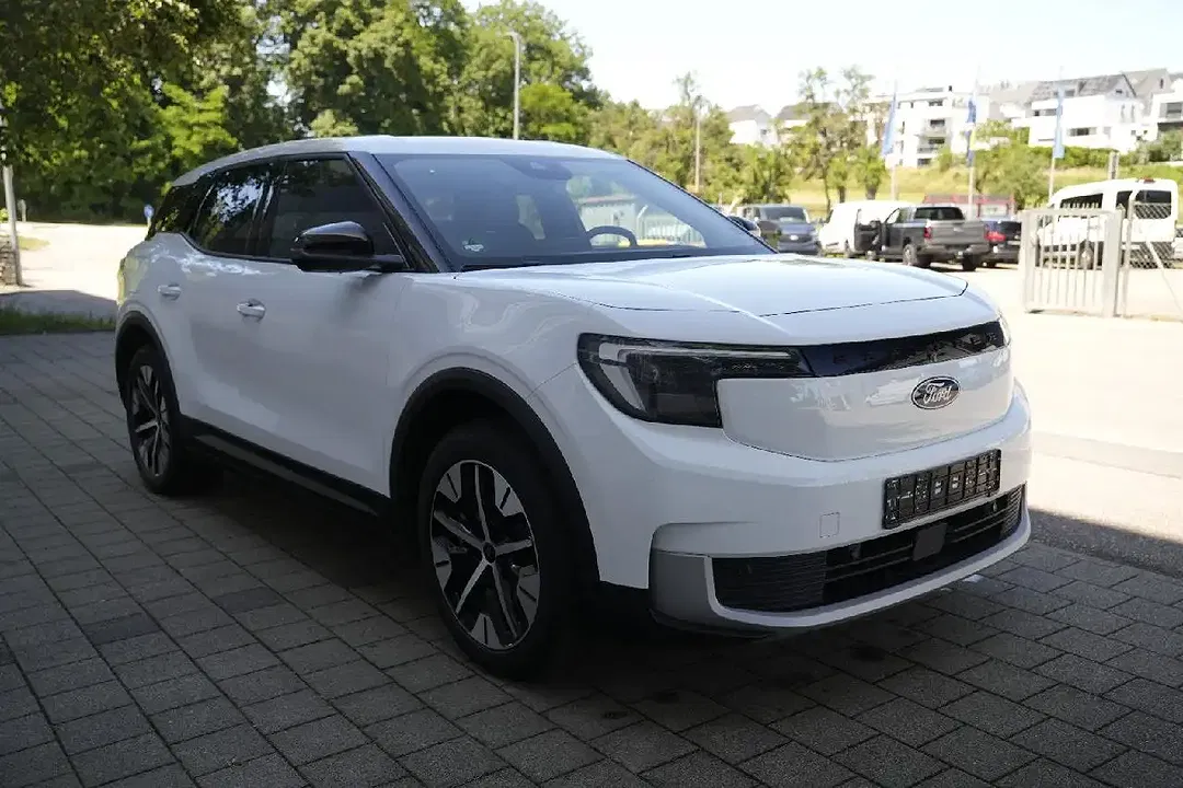 Ford Explorer Extended Range Select - Thumbnail 3