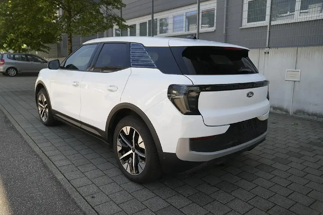 Ford Explorer Extended Range Select - Thumbnail 7