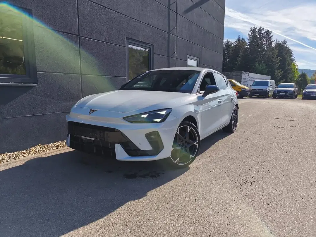 CUPRA Leon 2.0 TSI DSG VZ Matrix LED - Thumbnail 2