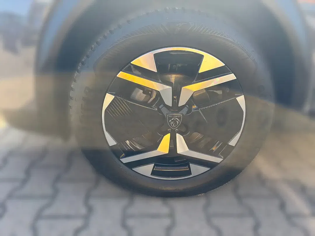 Peugeot 2008 130 PureTech GT - Thumbnail 3