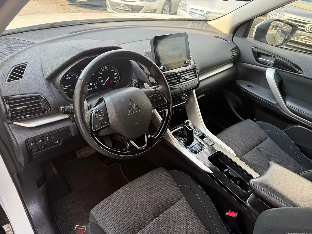 Mitsubishi Eclipse Cross Hybrid 4WD - Thumbnail 11