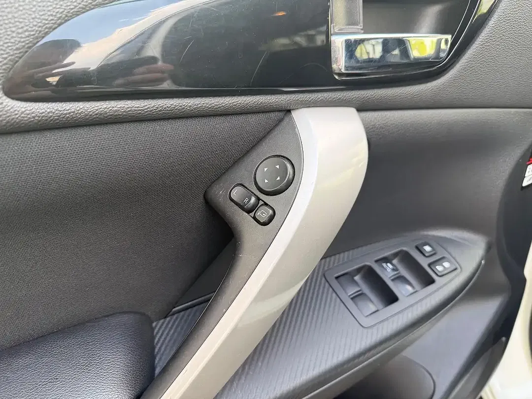 Mitsubishi Eclipse Cross Hybrid 4WD - Thumbnail 14