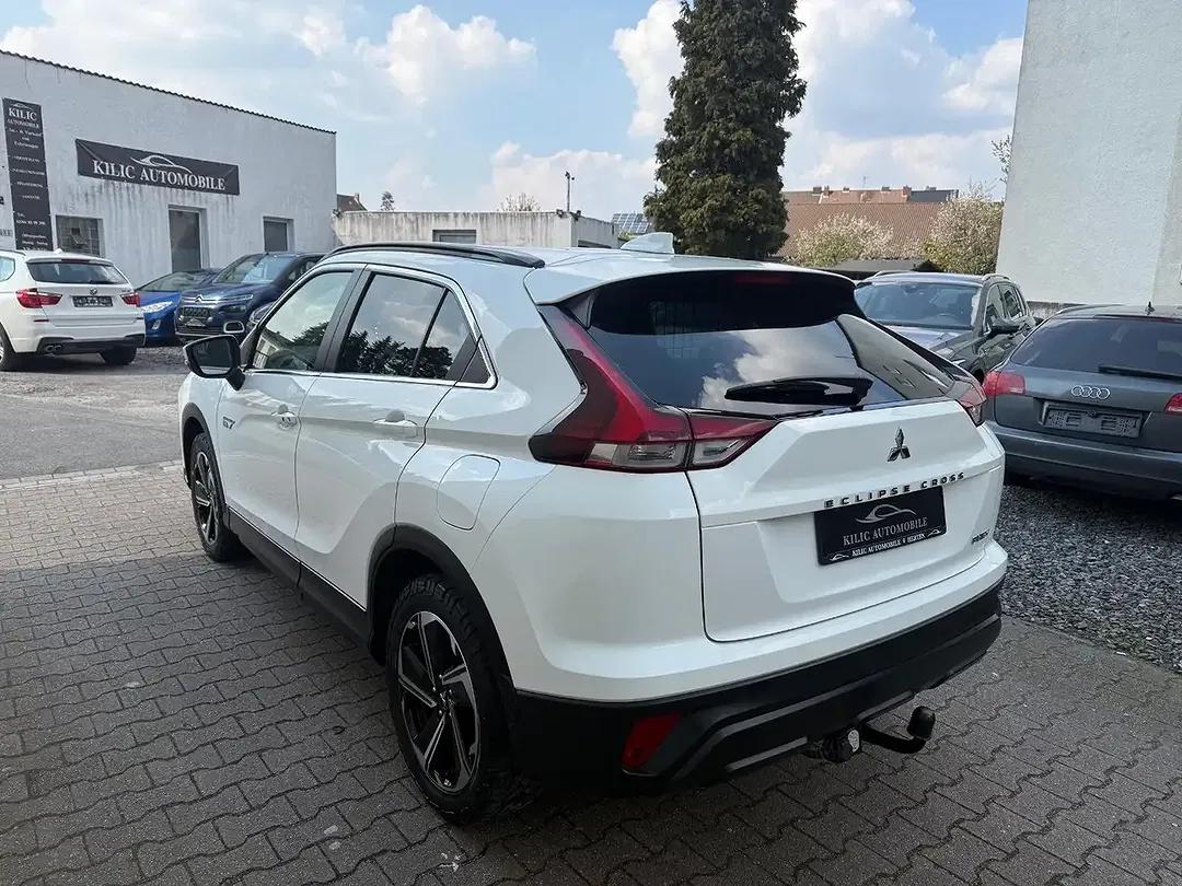 Mitsubishi Eclipse Cross Hybrid 4WD - Thumbnail 8