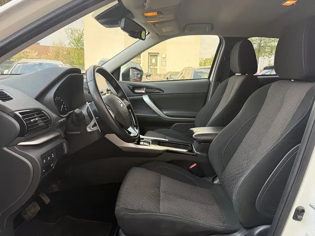 Mitsubishi Eclipse Cross Hybrid 4WD - Thumbnail 9