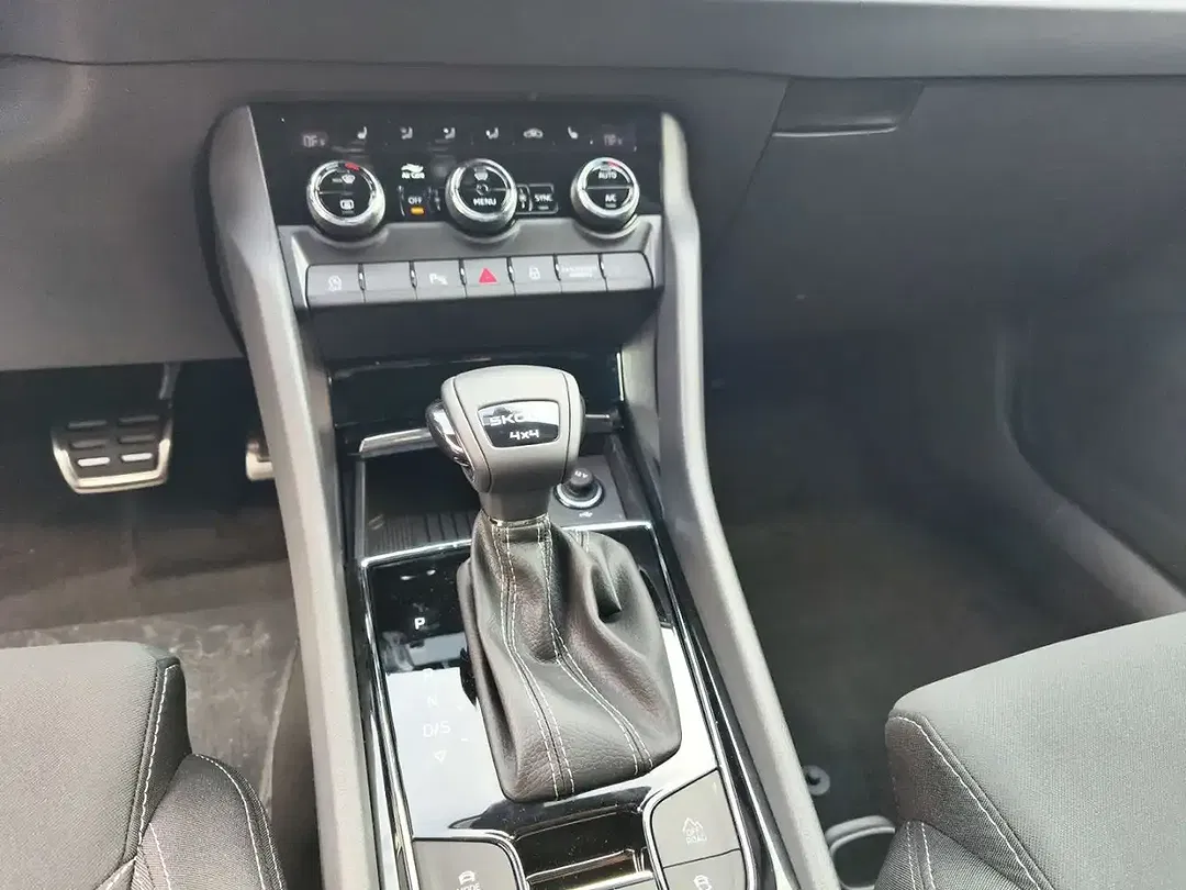 Skoda Karoq 2.0 TSI DSG 4x4 Sportline - Thumbnail 11