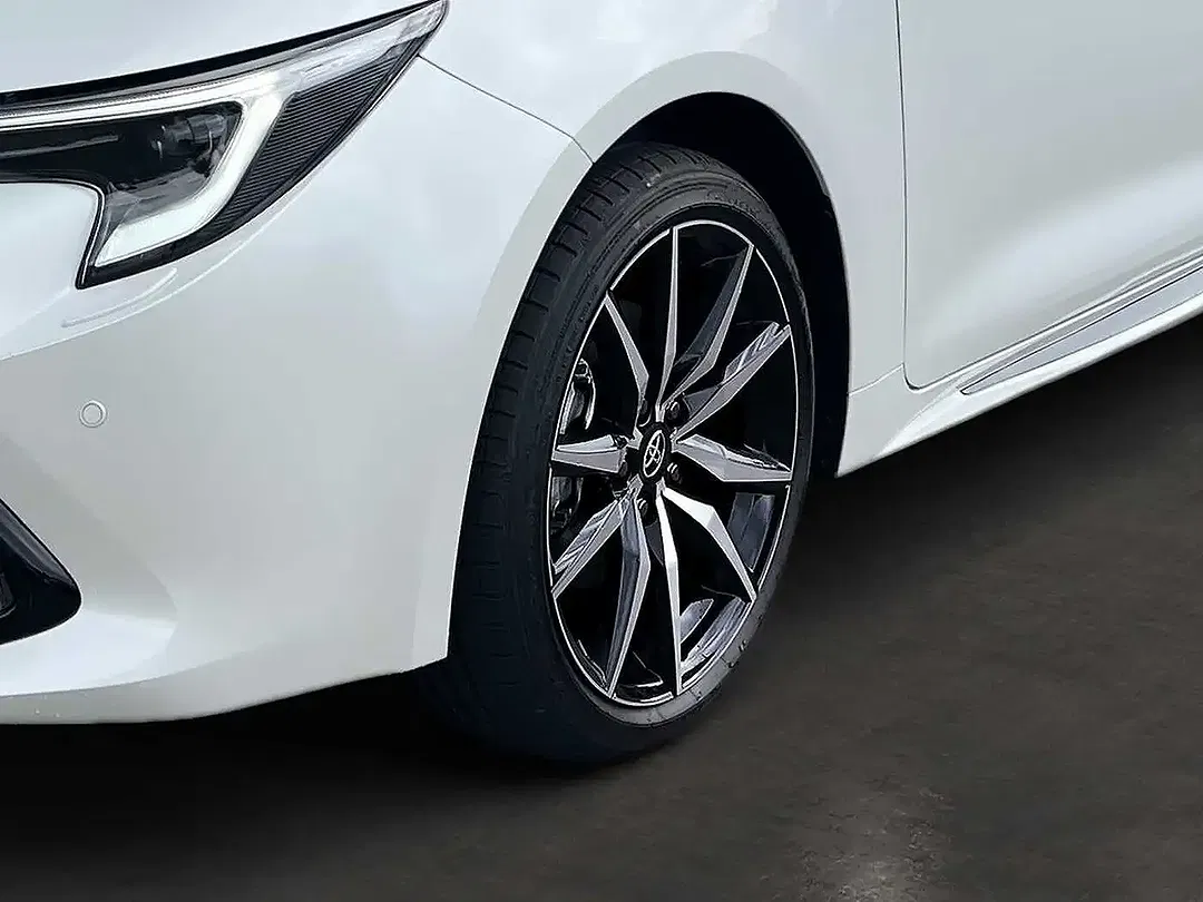 Toyota Corolla Hybrid GR Sport - Thumbnail 13