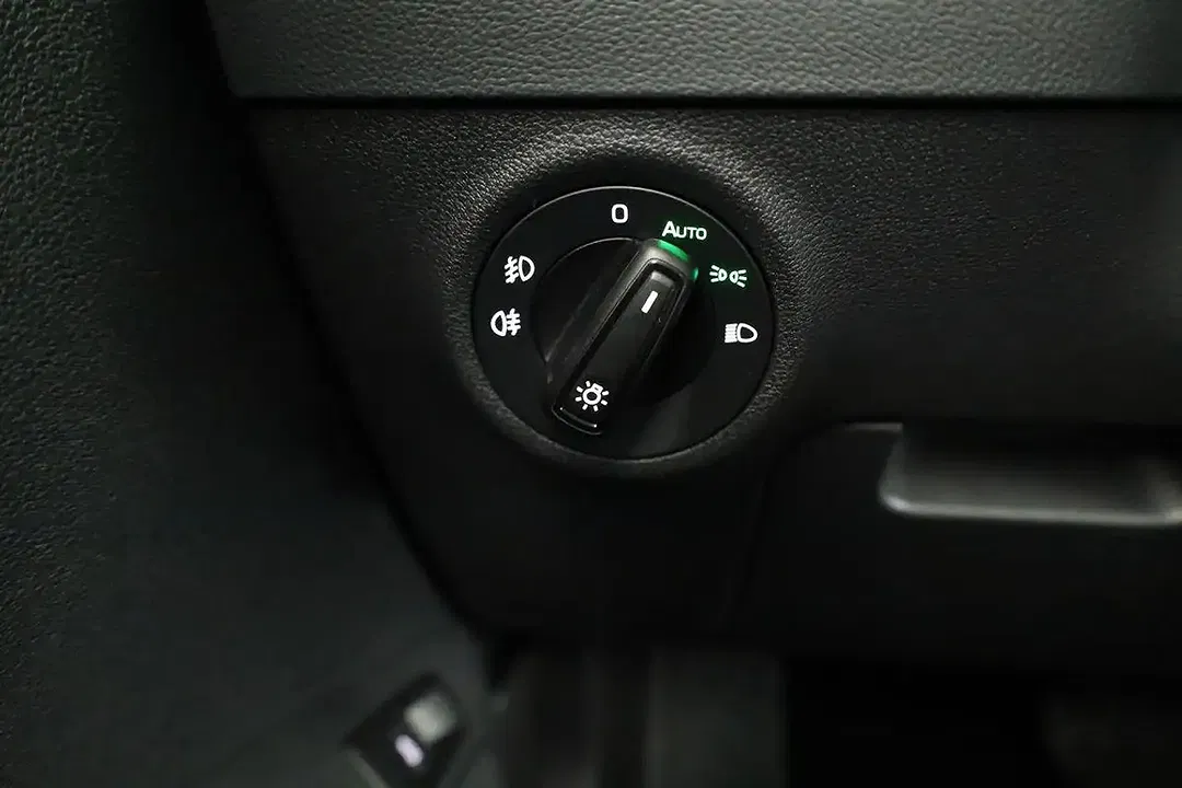 Skoda Karoq 2.0 TDI DSG 4x4 Selection - Thumbnail 9