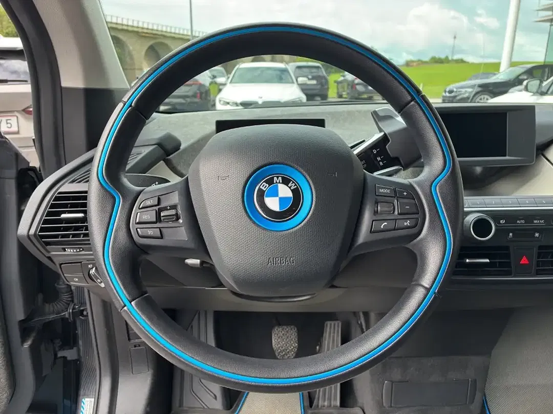 BMW i3 - Thumbnail 4