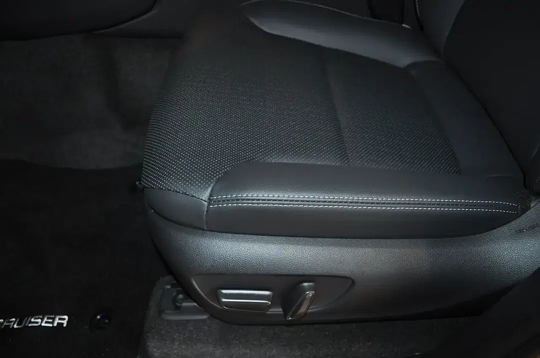 Toyota Land Cruiser 2.8 D-4D 4x4 Executive - Thumbnail 8