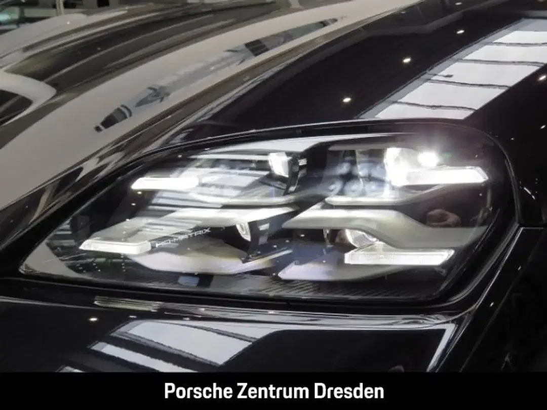 Porsche Taycan Cross Turismo - Thumbnail 11