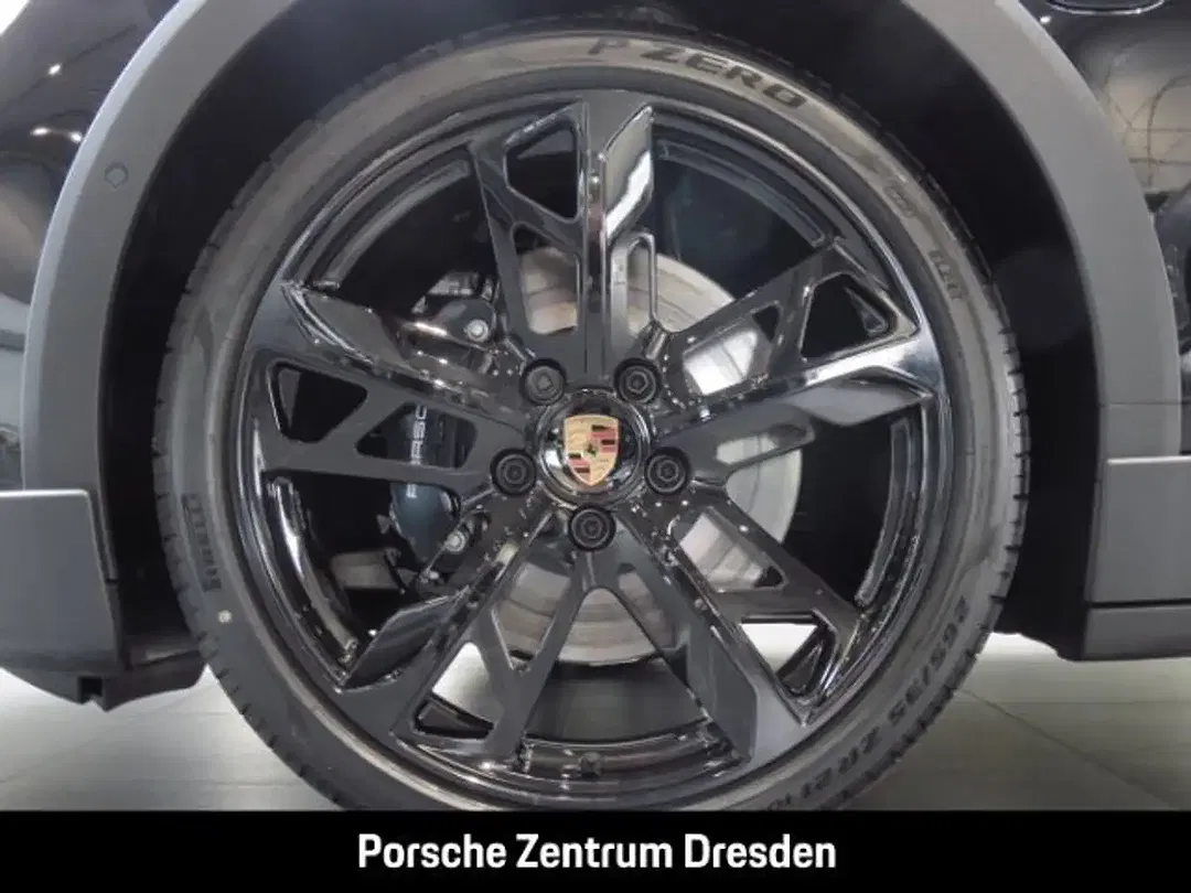 Porsche Taycan Cross Turismo - Thumbnail 13