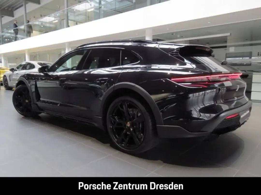 Porsche Taycan Cross Turismo - Thumbnail 3