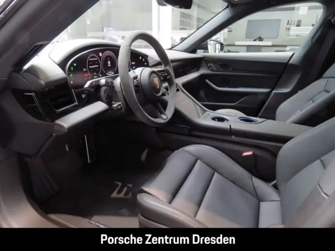 Porsche Taycan Cross Turismo - Thumbnail 4