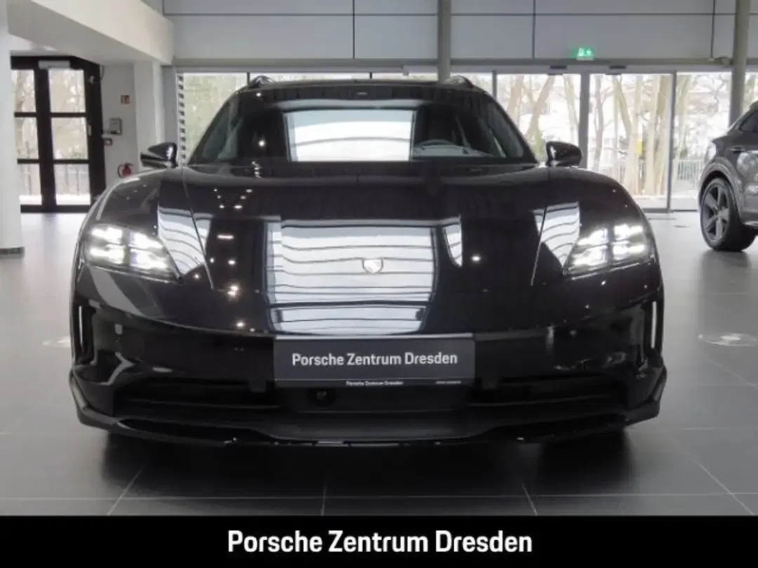 Porsche Taycan Cross Turismo - Thumbnail 6