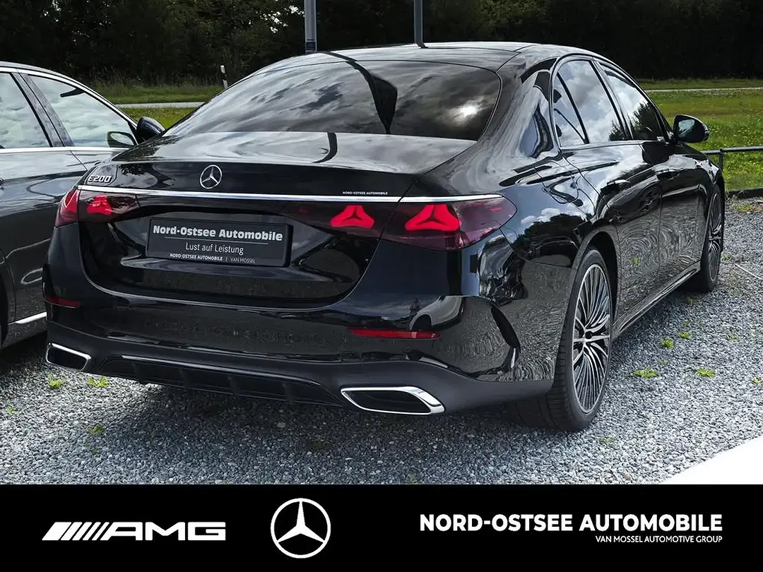 Mercedes-Benz E 200 AMG MBUX Night - Thumbnail 4