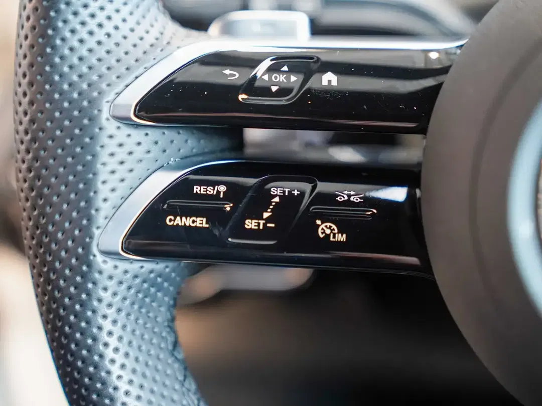 Mercedes-Benz A 200 Burmester AMG Line - Thumbnail 14
