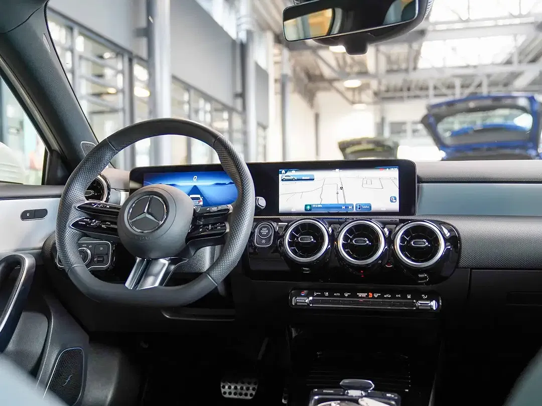 Mercedes-Benz A 200 Burmester AMG Line - Thumbnail 8