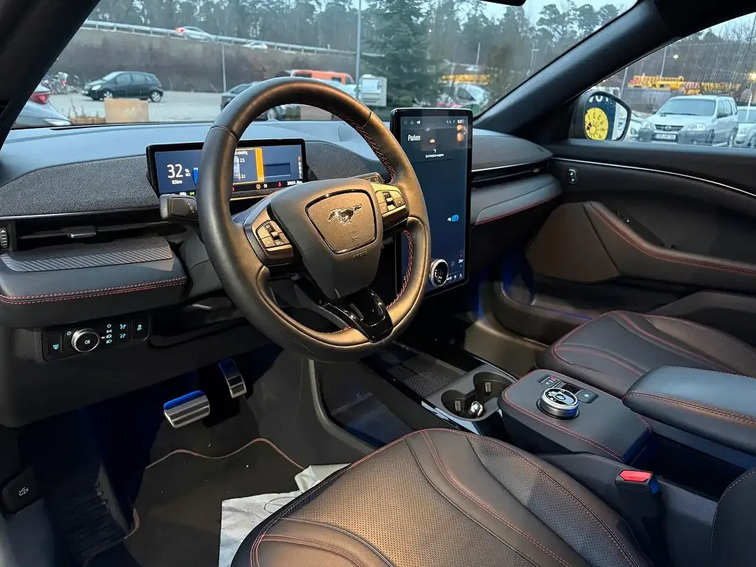 Ford Mustang Mach-E 4x4 - foto 15