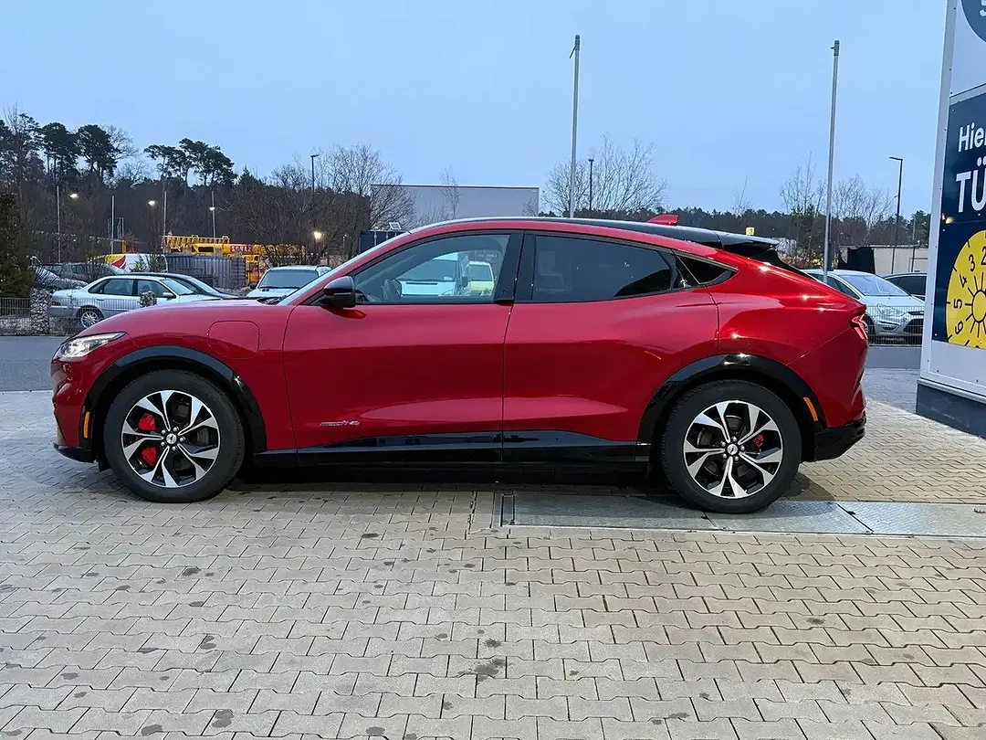 Ford Mustang Mach-E 4x4 - Thumbnail 8