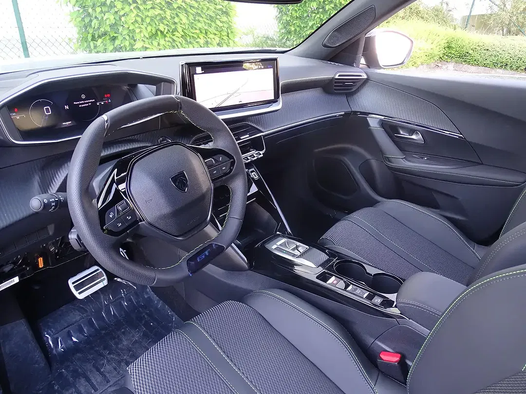 Peugeot 2008 145 e-DSC6 Hybrid GT - Thumbnail 12
