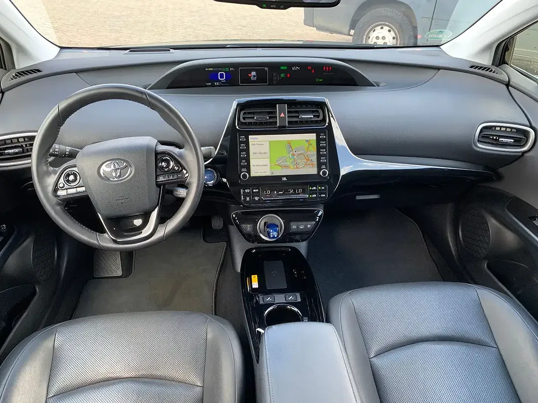 Toyota Prius PHEV Executive - Thumbnail 5