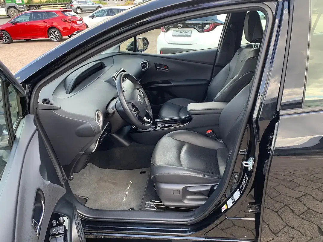 Toyota Prius PHEV Executive - Thumbnail 6