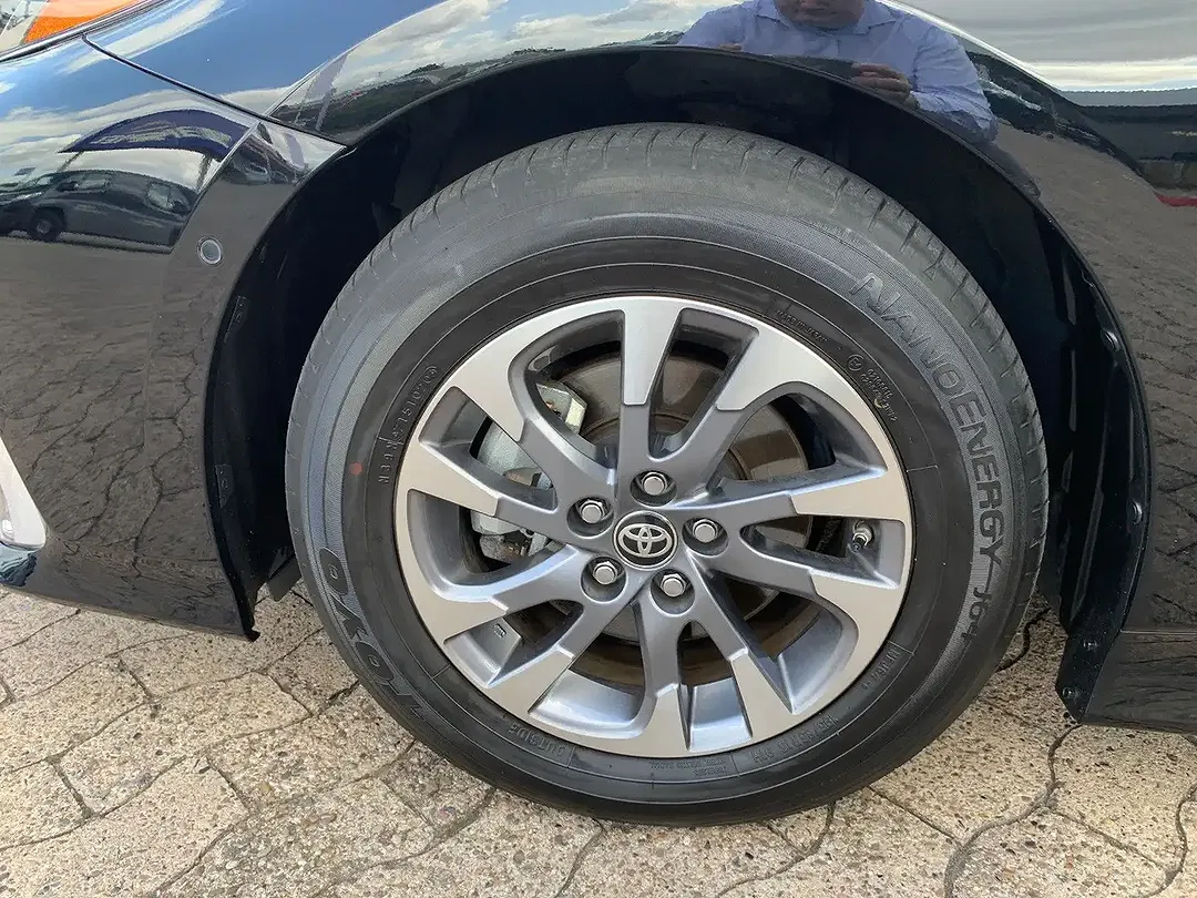 Toyota Prius PHEV Executive - Thumbnail 7