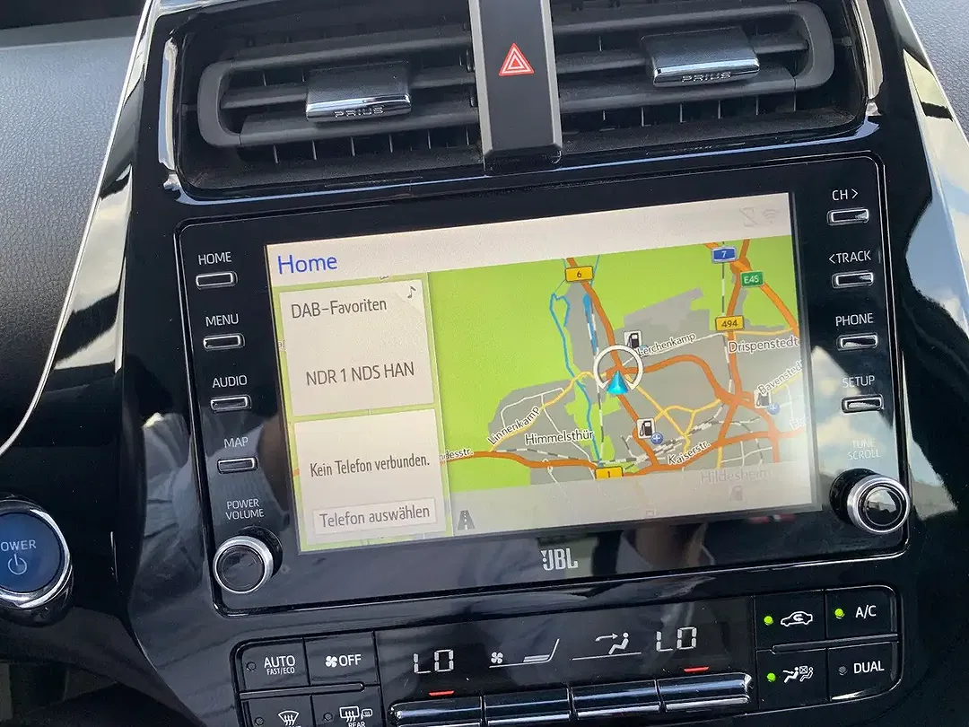 Toyota Prius PHEV Executive - Thumbnail 8