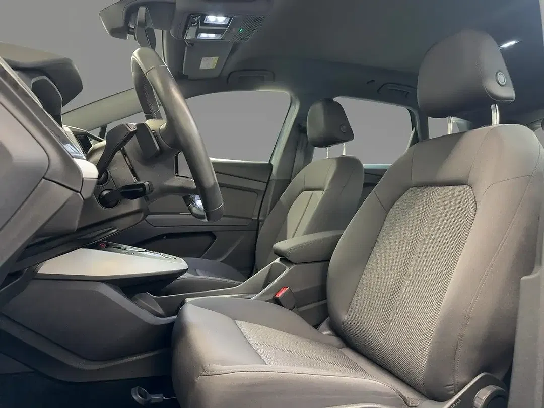 Audi Q4 e-tron 40 - Thumbnail 6