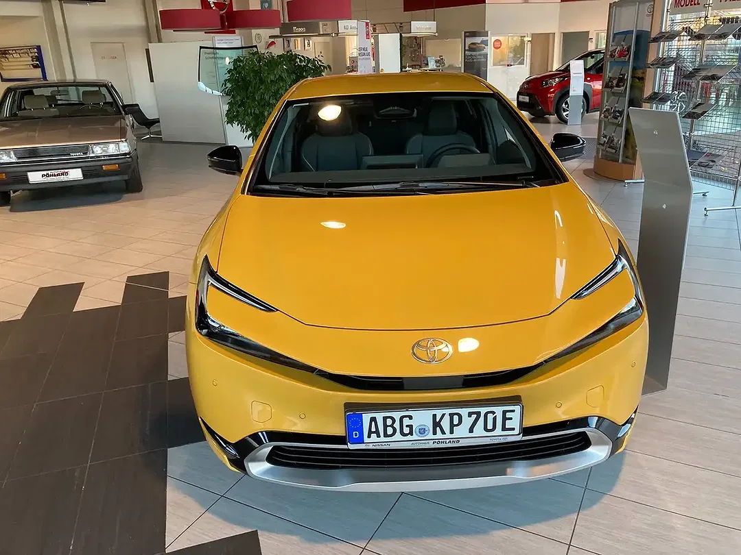 Toyota Prius PHEV Executive - Thumbnail 5