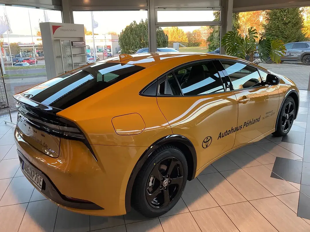 Toyota Prius PHEV Executive - Thumbnail 6