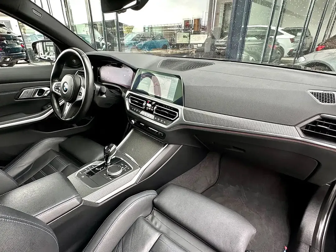 BMW M3 xDrive M Touring - Thumbnail 13