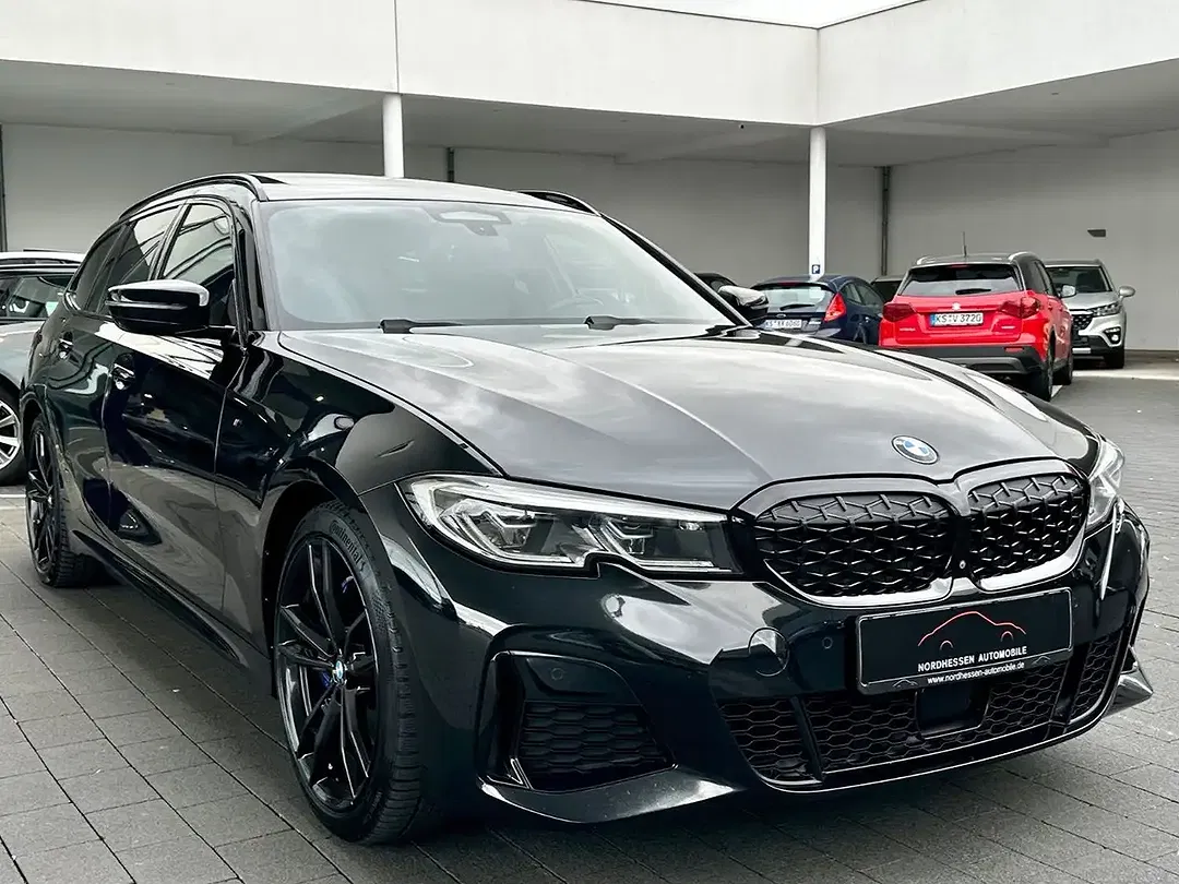 BMW M3 xDrive M Touring - Thumbnail 2