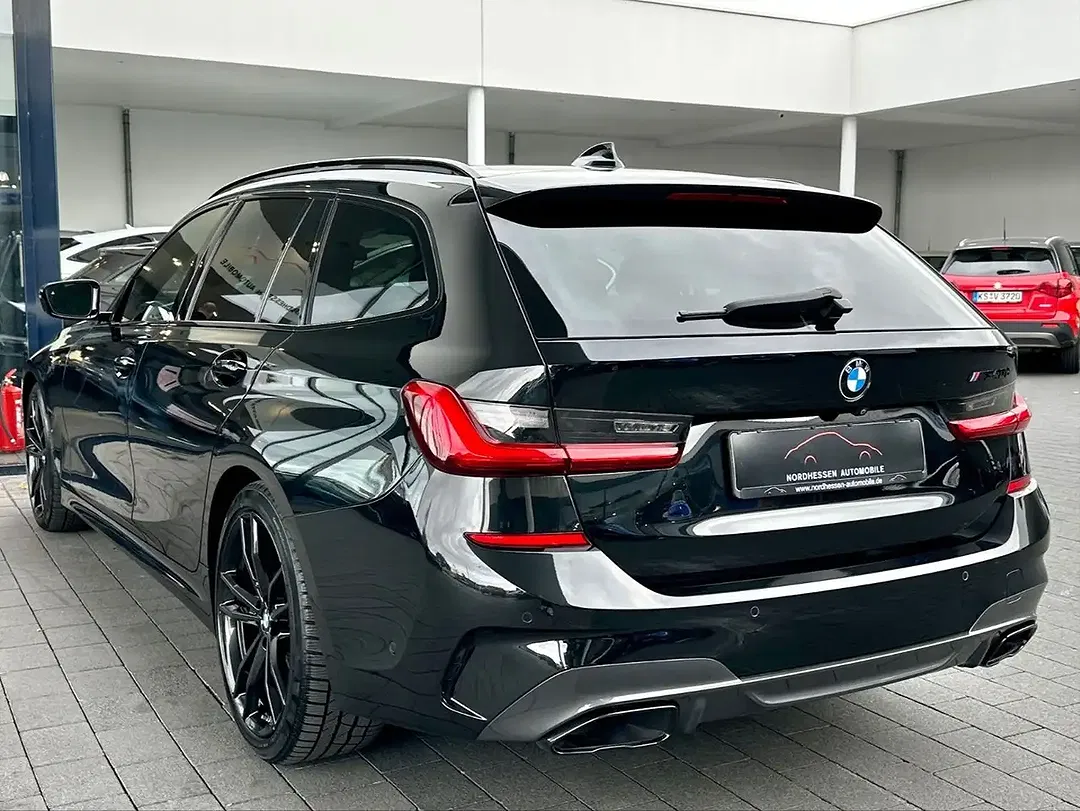 BMW M3 xDrive M Touring - Thumbnail 3