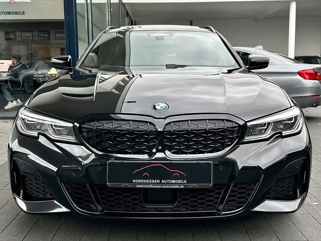 BMW M3 xDrive M Touring - Thumbnail 5