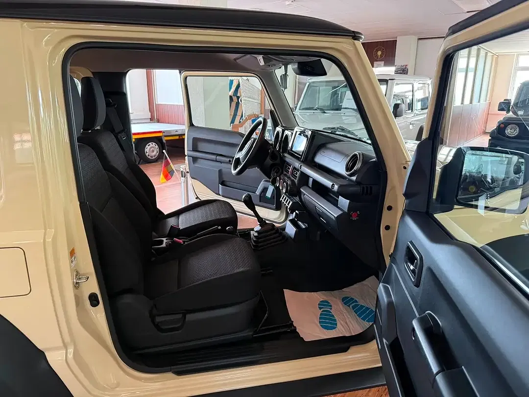 Suzuki Jimny 1.5 AllGrip Comfort+ - Thumbnail 10
