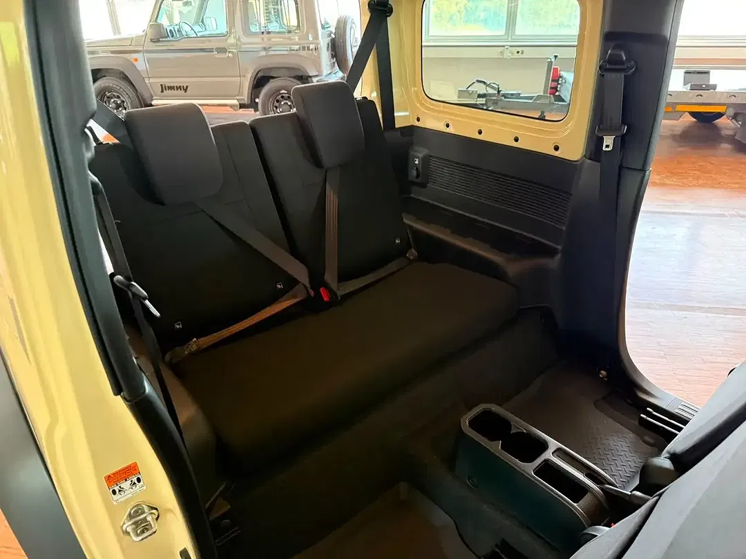 Suzuki Jimny 1.5 AllGrip Comfort+ - Thumbnail 12