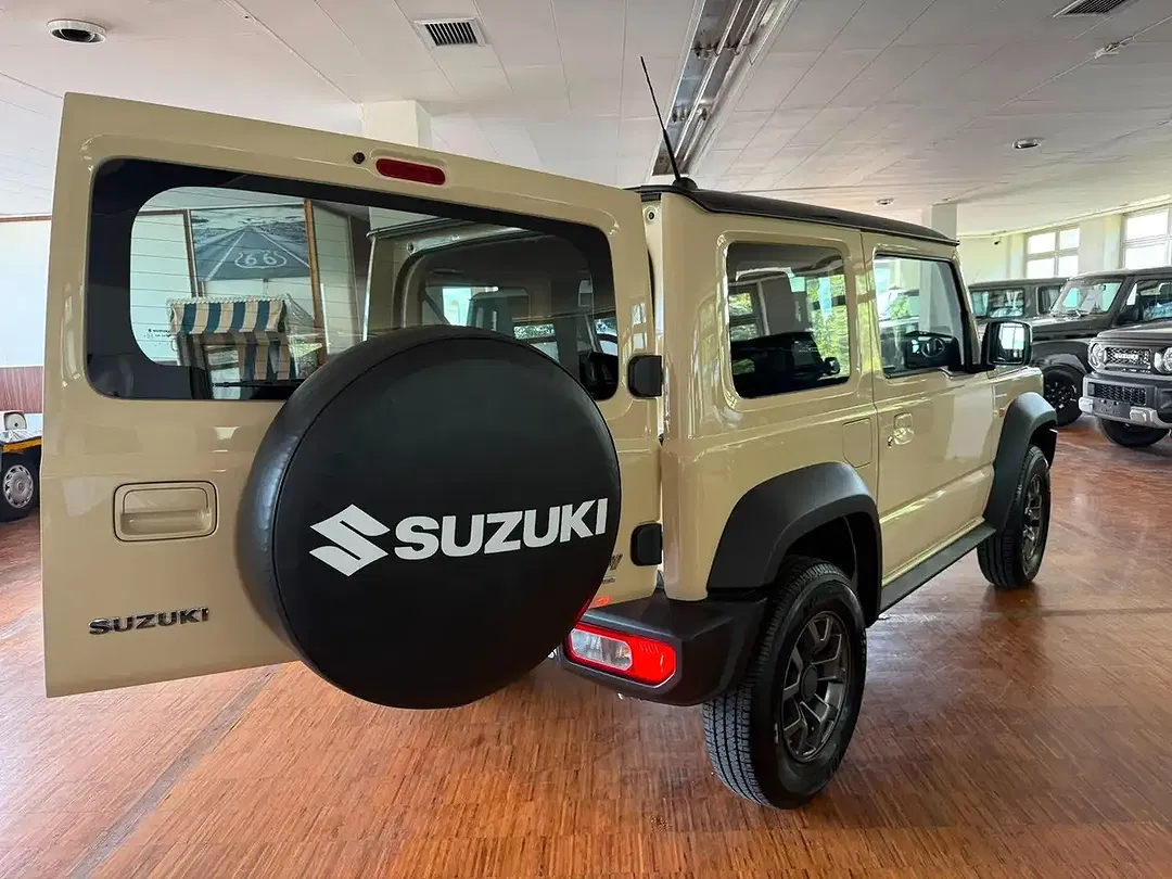 Suzuki Jimny 1.5 AllGrip Comfort+ - foto 2
